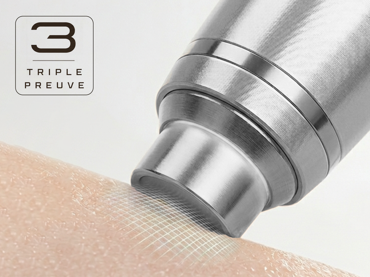 Logo Triple preuve et appareil de mesure posé sur la peau d'un avant-bras