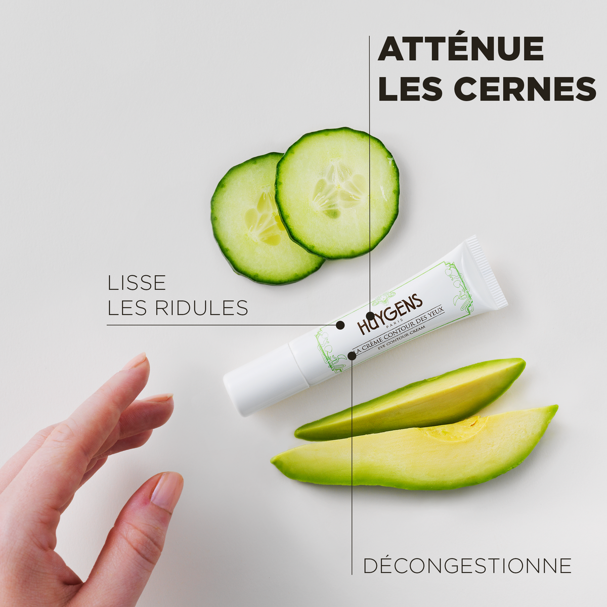 La crème atténue les cernes, lisse les ridules et décongestionne le regard
