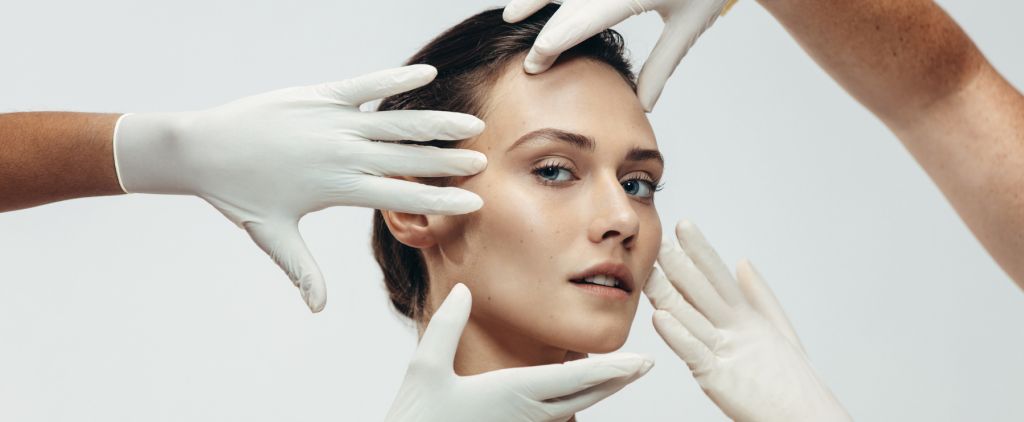 TOUT CE QUE VOUS DEVRIEZ SAVOIR SUR LES SOINS À L'ACIDE HYALURONIQUE