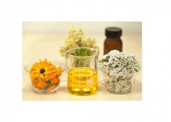 VEGETABLE AND MINERAL OILS: WHAT IS THE DIFFERENCE? 